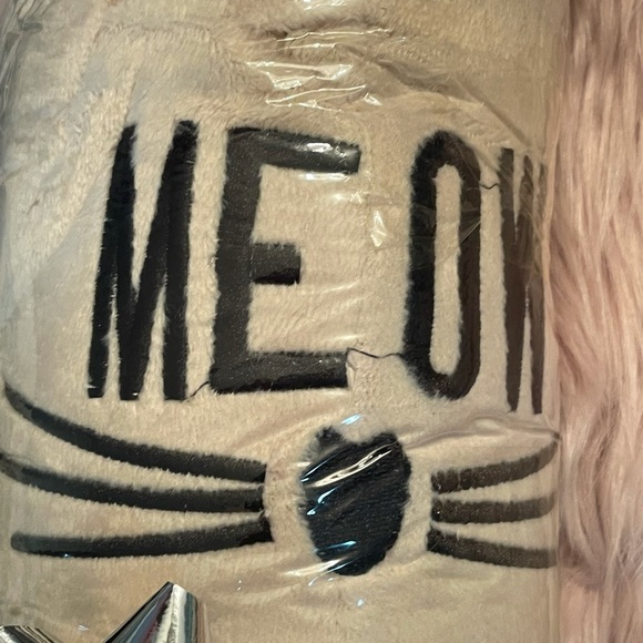 Brand new MEOW plushy comfy cozy lounge set. 🐱 PINK!✨ - Picture 7 of 16